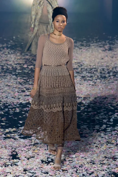 Look 32